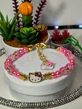 Hello Kitty Pink Pearl & Crystal Beaded Bracelet with Gold Hearts